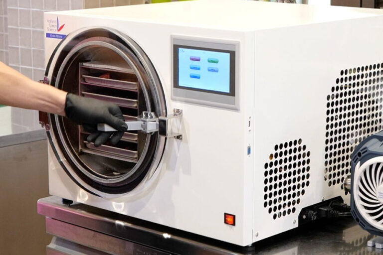 Xiros Mikro Freeze Dryer Equipment - Paralab Green distributes Extraction equipment in Europe, Latin America, Middle East, Asia